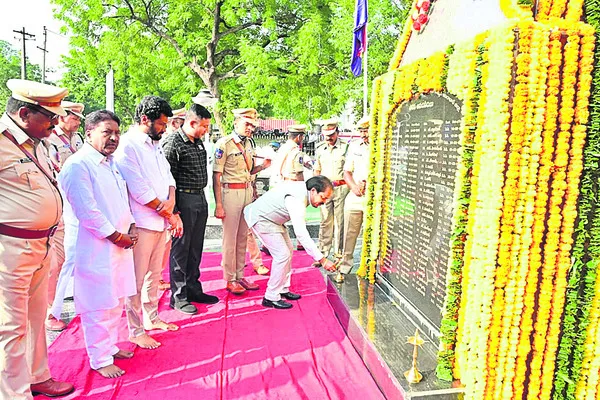 అమరవీరుల త్యాగాలు చిరస్మరణీయం