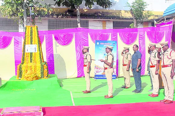 పోలీసు అమరుల త్యాగాలు మరువలేనివి