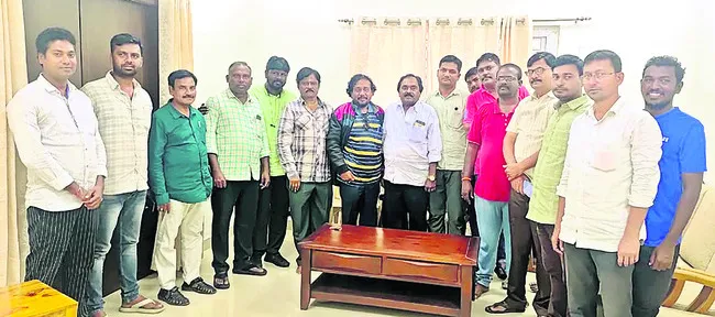జర్నలిస్టులపై కేసుల నమోదు దారుణం