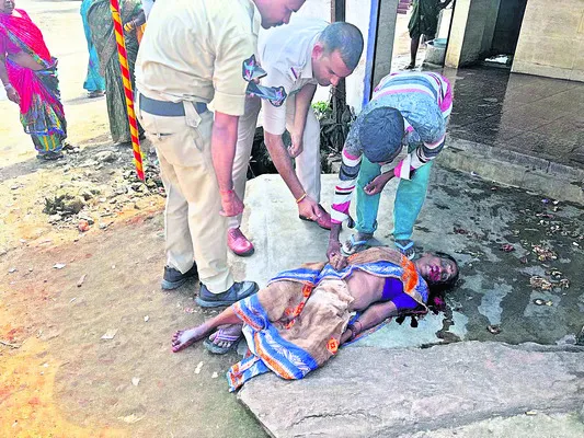 రైలుపట్టాల పక్కన  గుర్తు తెలియని మృతదేహం