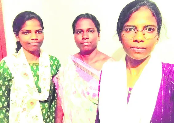సరస్వతీ పుత్రికలను ఆదుకోరూ.. 