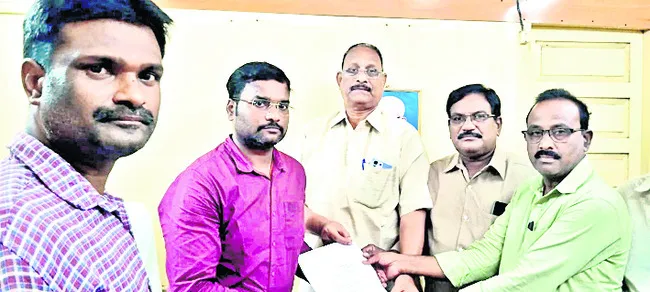 బకాయిల విడుదలలో నిర్లక్ష్యంపై ఫిర్యాదు 