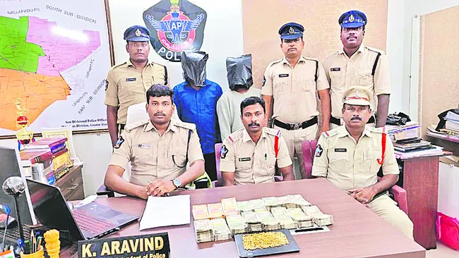 నకిలీ బంగారం అమ్మిన ముఠా గుట్టురట్టు 