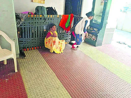 వలస కుటుంబాల్లో తీరని వేదన