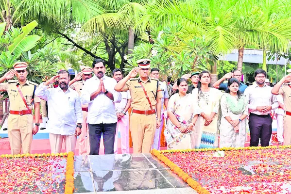 అమరవీరుల త్యాగాలు చిరస్మరణీయం