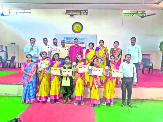 విద్యార్థులు అన్ని రంగాల్లో రాణించాలి 