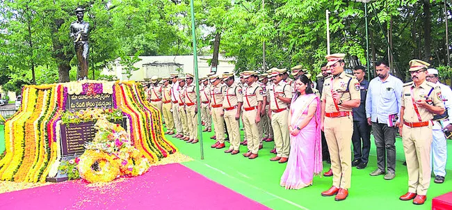 అమరుల త్యాగాలు మరువలేనివి