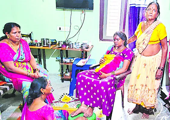 మోటారు సైకిళ్లు ఢీకొని వ్యక్తి మృతి