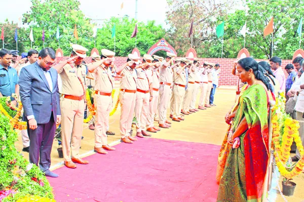 అమరుల త్యాగాలు మరవలేనివి 