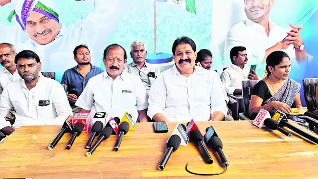 సంపన్నులు, వ్యాపారవేత్తల పిల్లలే టార్గెట్‌