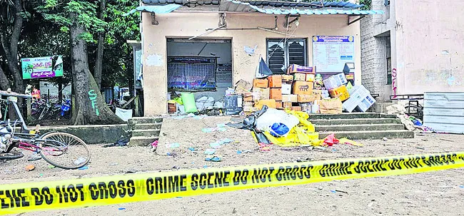 ఎవరిదీ నిర్లక్ష్యం? 