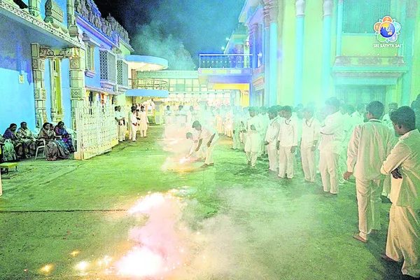 సత్యసాయి నామం.. దివ్య చరితం