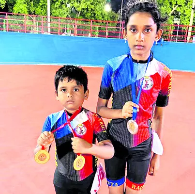 స్కేటింగ్‌ పోటీల్లో  అక్కాతమ్ముళ్ల ప్రతిభ