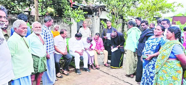 మెడికల్‌ కాలేజీలను ప్రైవేటీకరిస్తే సహించం 