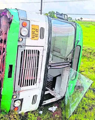 ఆర్టీసీ బస్సు బోల్తా