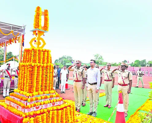 వారి త్యాగాలు మరువలేనివి