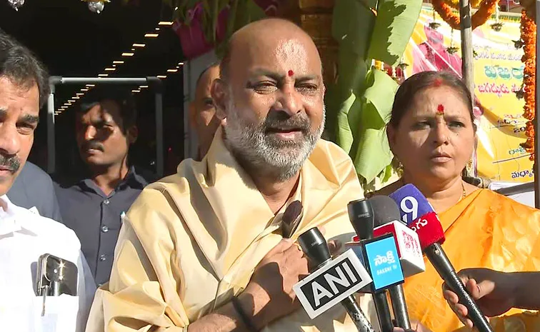 బీహార్‌కు పైసలిస్తారు.. విద్యార్థులకు లేవా?.. మంత్రులకు బండి హెచ్చరిక