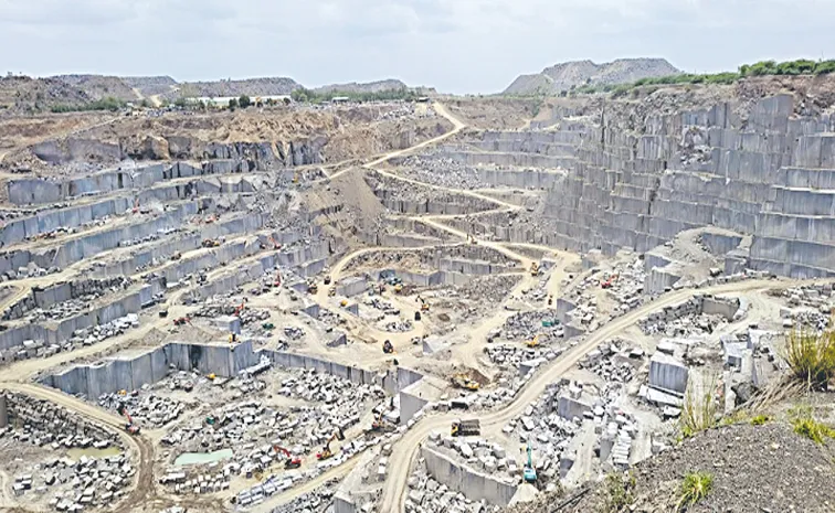 ‘చీమకుర్తి’ ప్రభుత్వ భూముల్లో గ్రానైట్‌ అక్రమ తవ్వకాలు