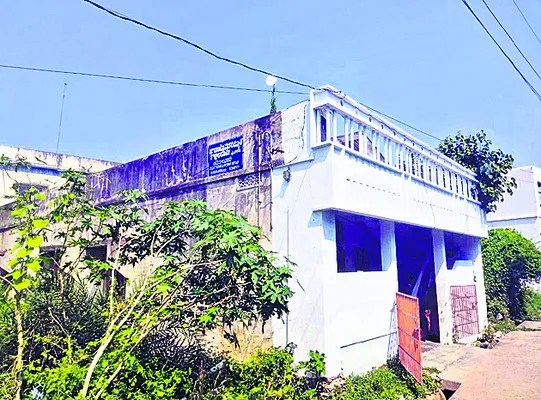 పైసలిస్తేనే పనులు..? 