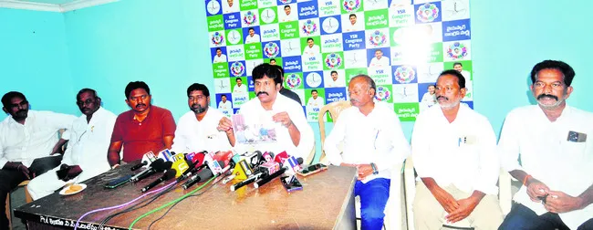 దేశంలో ఎక్కడా చూడని అతి పెద్ద భూకబ్జా