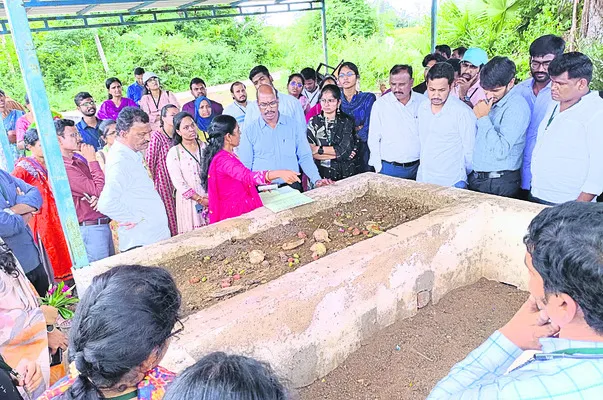 పరిశీలించి.. అవగాహన పెంచుకొని
