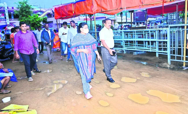 లోతట్టు ప్రాంతాల పరిశీలన 