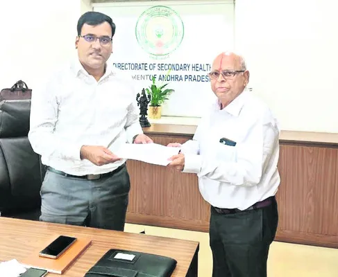 పారిశుద్ధ్య సిబ్బంది జీతాల బకాయిలపై వినతి 