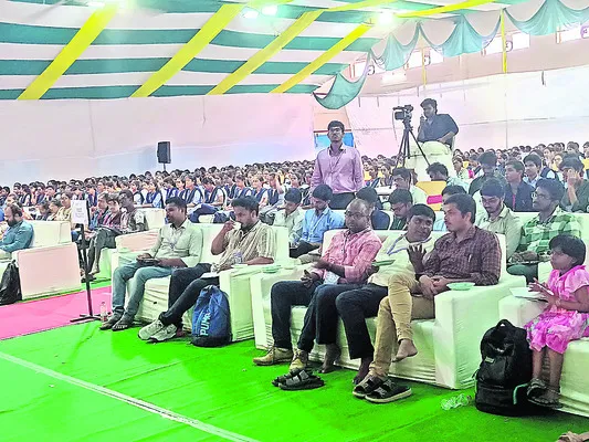 ఉత్సాహంగా క్విసిక్‌ ఫాల్‌ ఉత్సవం 