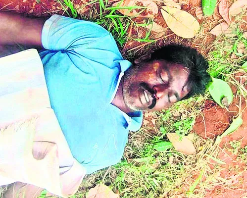 ట్రాక్టర్ బోల్తా పడి డ్రైవర్ మృతి