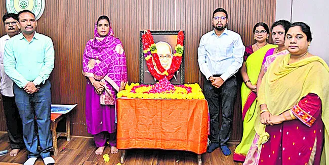 ఆక్రమణలోని ప్రభుత్వ భూములను గుర్తించాలి