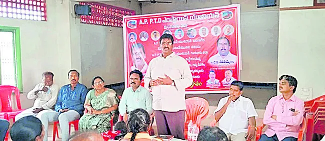 సీ్త్ర శక్తి పథకానికి బస్సులు పెంచాలి 