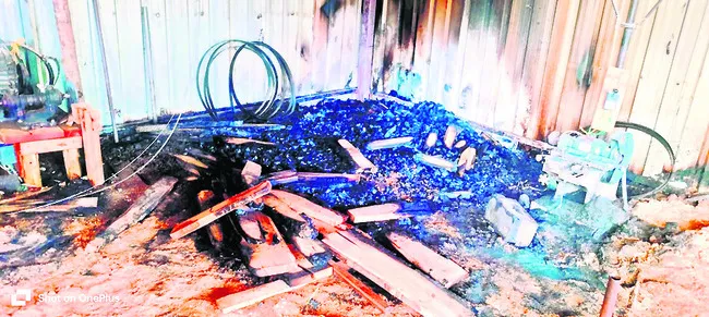 విద్యుదాఘాతంతో సామిల్ డిపో దగ్ధం