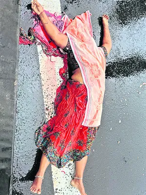 స్వగ్రామానికి వెళ్తుండగా.. 