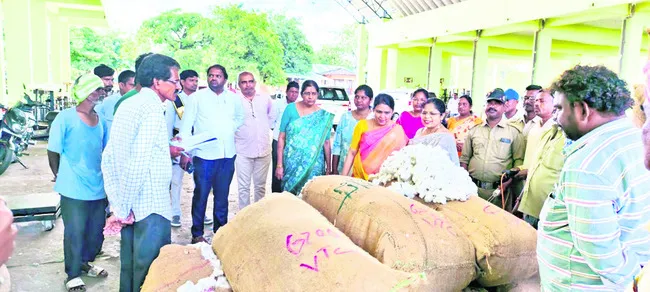 ‘కపాస్ కిసాన్’పై అవగాహన కల్పించాలి