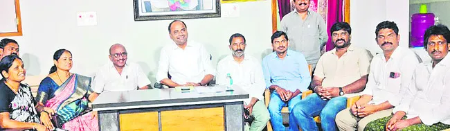 ఆరోగ్యశ్రీ లేక గాలిలో కలుస్తున్న పేదల ప్రాణాలు