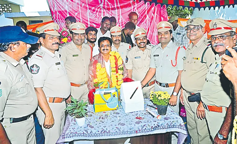 మంత్రిగారి ‘డాడీ’ సేవలో..