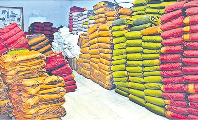 Bathukamma Sarees Distributed On Indira Gandhi Jayanti