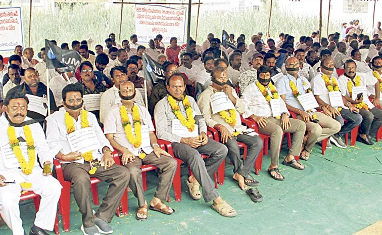 Contractors demanding govt to clear pending bills