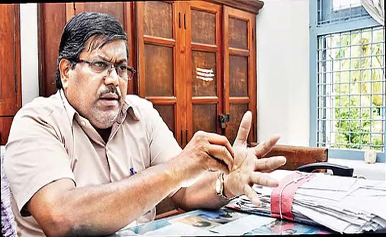 ఆ ప్రొఫెసర్‌కు 150 ప్లస్‌ డిగ్రీలు..అమ్మ చెప్పిందని..!