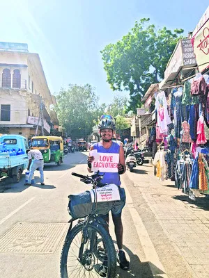 ప్రేమ, ఆప్యాయత వెల్లివిరియాలి