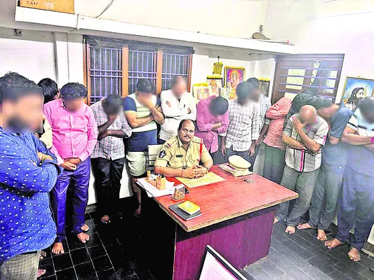 హోటల్లో పేకాటపై పోలీసుల సీరియస్
