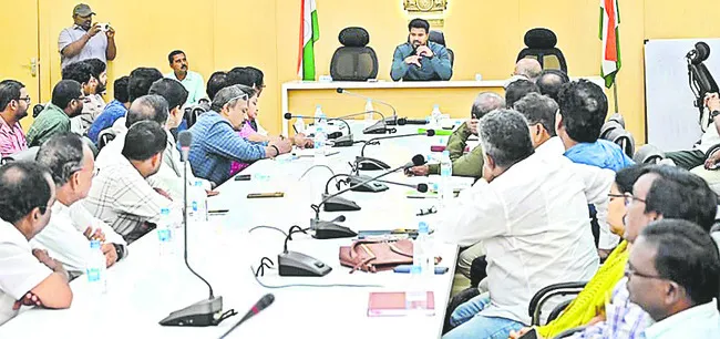 సోలార్ పవర్ ప్లాంట్లు ఏర్పాటు చేయాలి