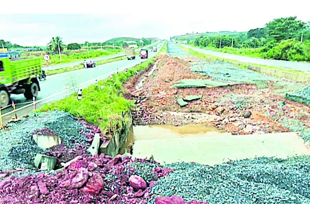 రోడ్లు ఛిద్రం.. ప్రయాణం నరకం 