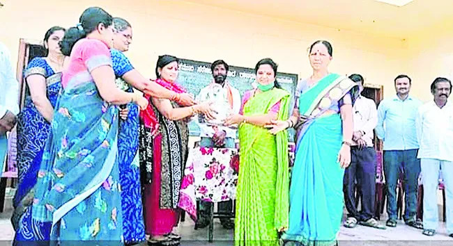 పేకాట కేంద్రాలపై మెరుపు దాడి 