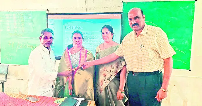 కేజీబీవీల్లో వంద శాతం ఉత్తీర్ణత సాధించాలి