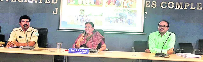 హార్వెస్టర్‌ యంత్రాలను సక్రమంగా వినియోగించాలి