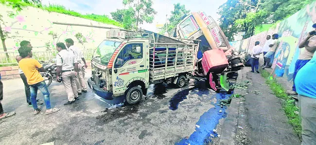 త్రుటిలో తప్పిన ప్రమాదం