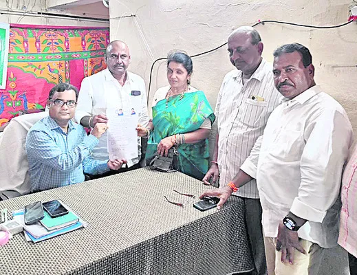 అర్బన్‌లో త్రిముఖ పోరు