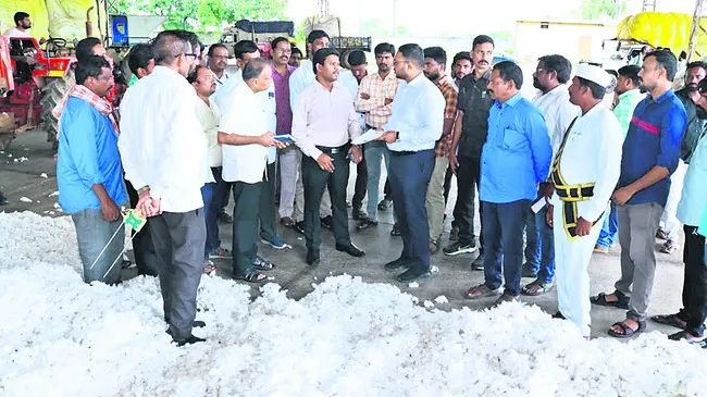 ‘కపాస్ కిసాన్’పై అవగాహన కల్పించాలి