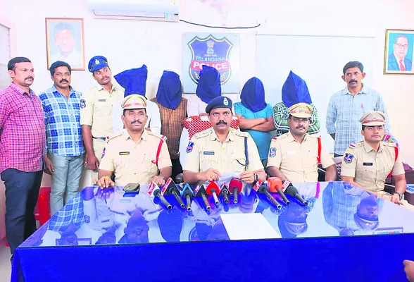 వివాహేతర సంబంధంతో పరువు తీసిందని హత్య